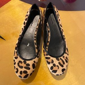 Banana Republic Animal Print Flats (Size 10)